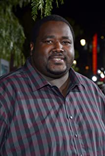 How tall is Quinton Aaron?